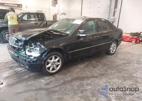 2002 Mercedes-Benz C 240 из США, поврежденный, VIN WDBRF61J02F258050